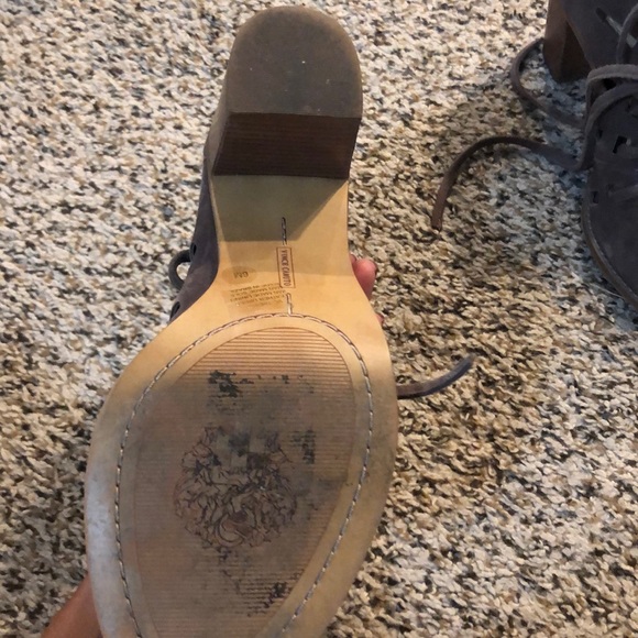 Vince Camuto shoes like new - Picture 4 of 7